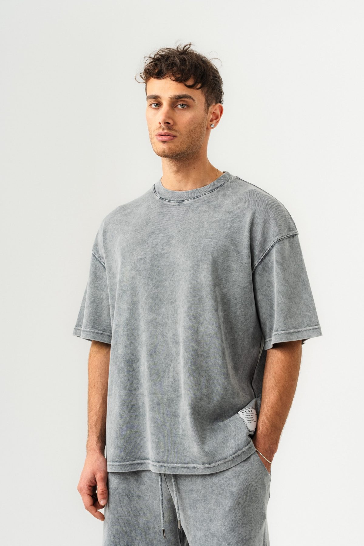 BORZ Soluk Efektli Oversize Kalıp T-shirt ve Şort Takımı — Gri (3)