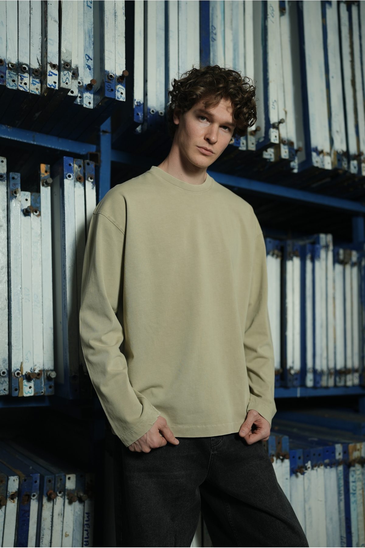 METAL DETAYLI YIKAMALI BASİC OVERSİZE LONGSLEEVE T-SHİRT —  (4)