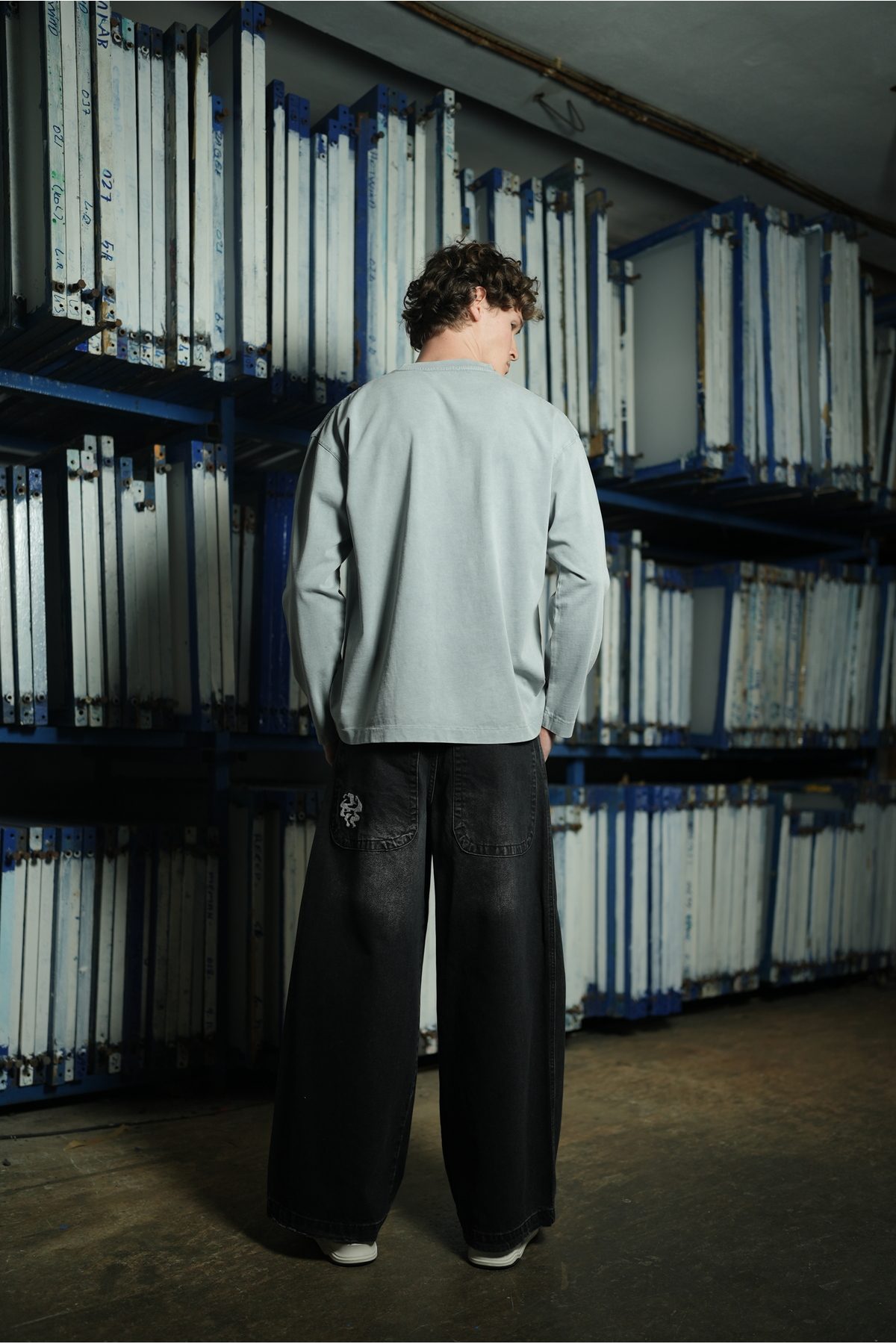METAL DETAYLI YIKAMALI BASİC OVERSİZE LONGSLEEVE T-SHİRT —  (2)