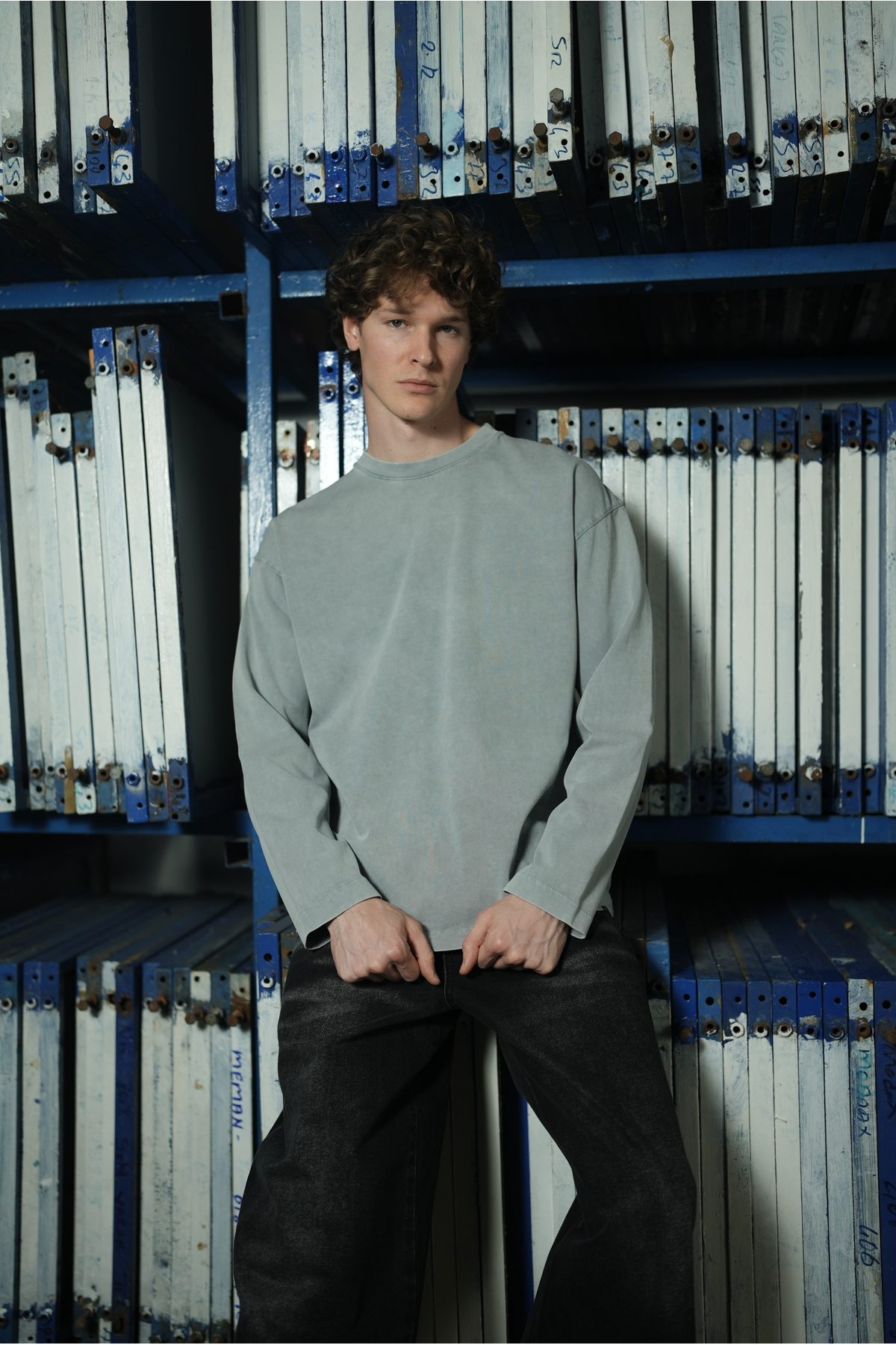 METAL DETAYLI YIKAMALI BASİC OVERSİZE LONGSLEEVE T-SHİRT —  (4)
