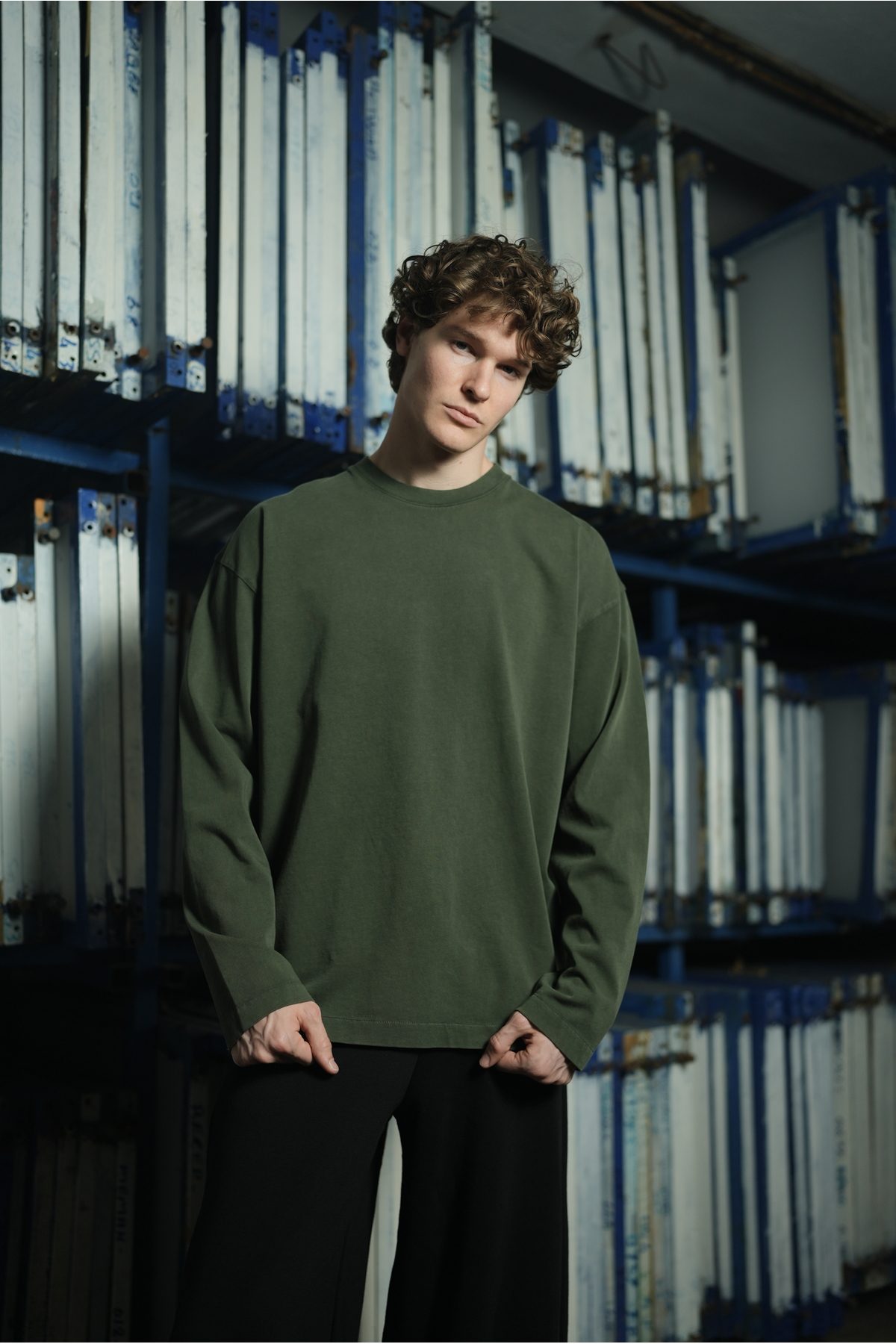 METAL DETAYLI YIKAMALI BASİC OVERSİZE LONGSLEEVE T-SHİRT —  (3)