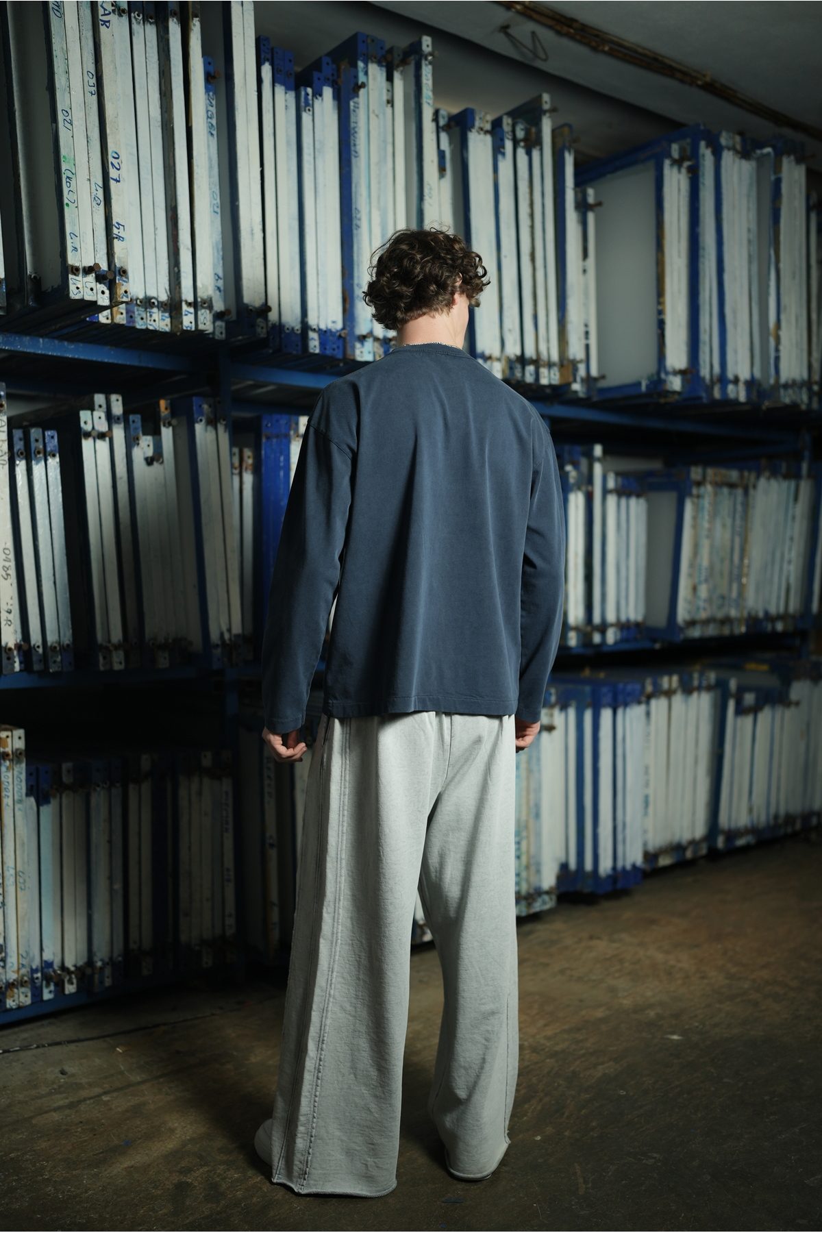 METAL DETAYLI YIKAMALI BASİC OVERSİZE LONGSLEEVE T-SHİRT —  (2)