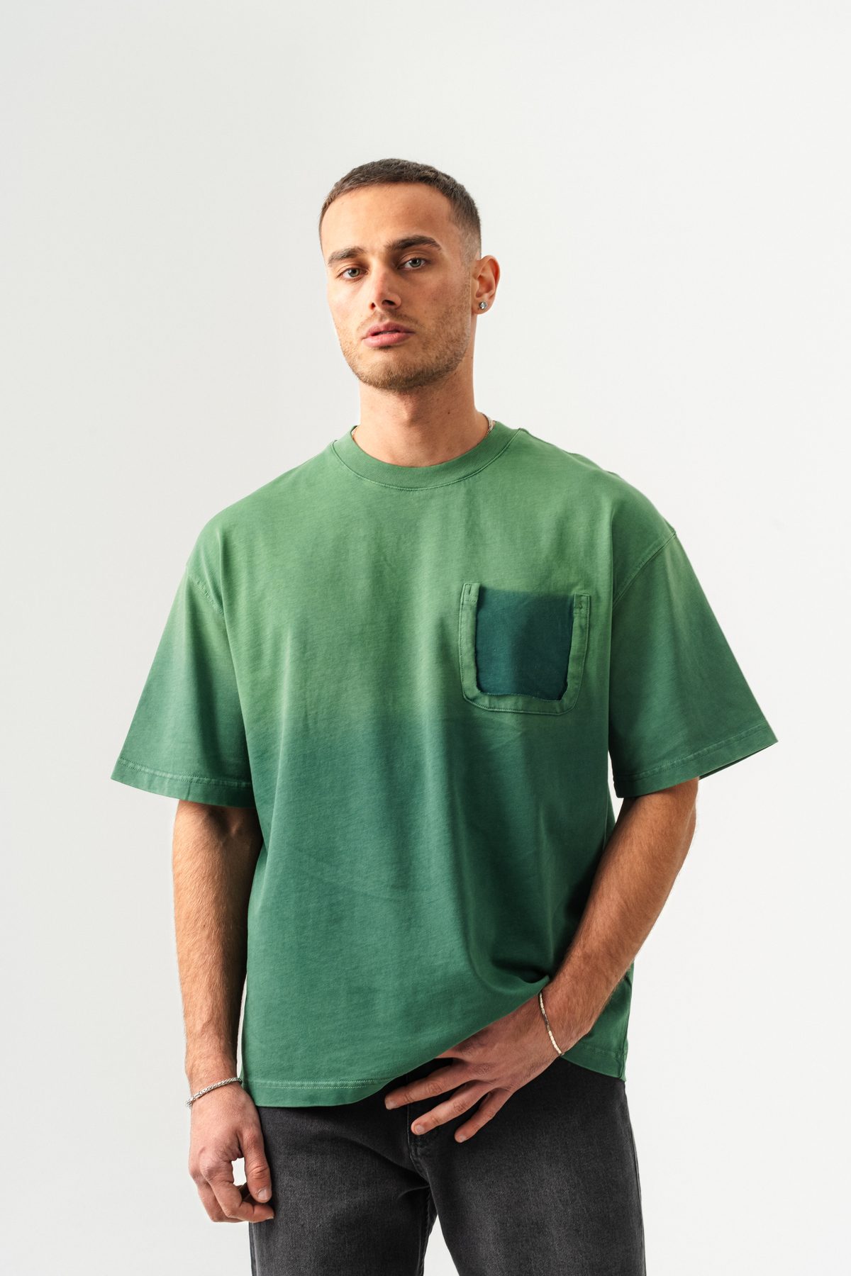 UNISEX CEPLİ-YIKAMALI OVERSİZE TİŞÖRT —  (3)