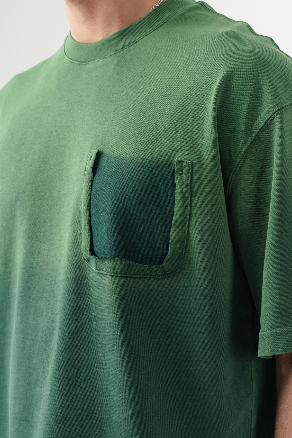 UNISEX CEPLİ-YIKAMALI OVERSİZE TİŞÖRT —  (7)