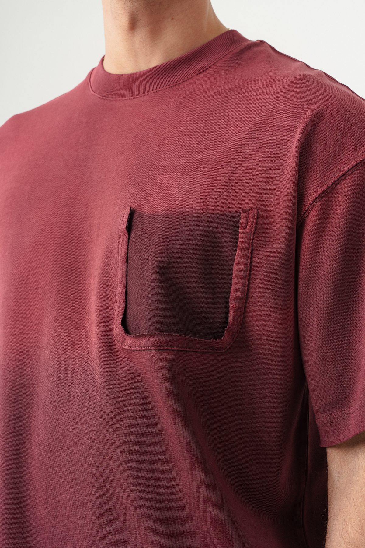 UNISEX CEPLİ-YIKAMALI OVERSİZE TİŞÖRT —  (7)
