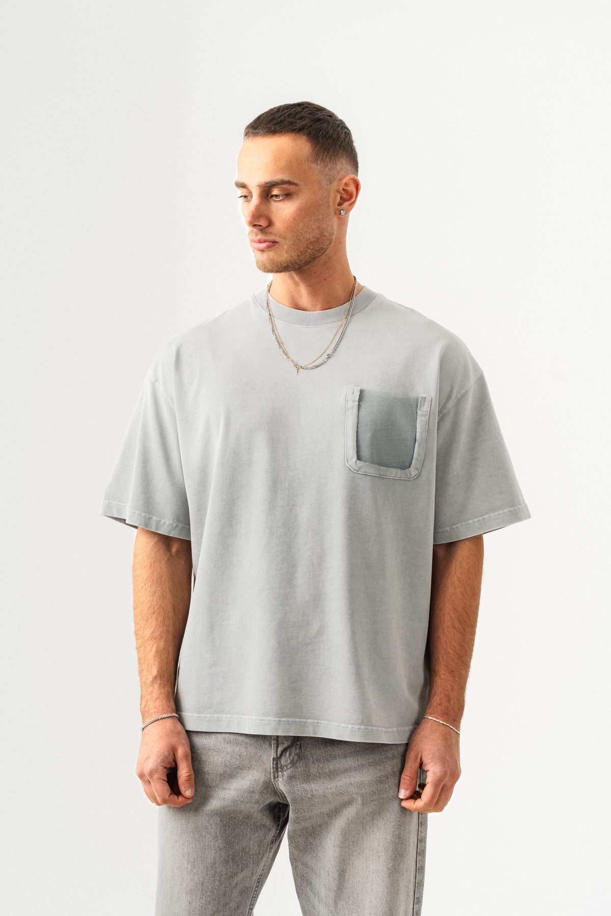 UNISEX CEPLİ-YIKAMALI OVERSİZE TİŞÖRT —  (2)