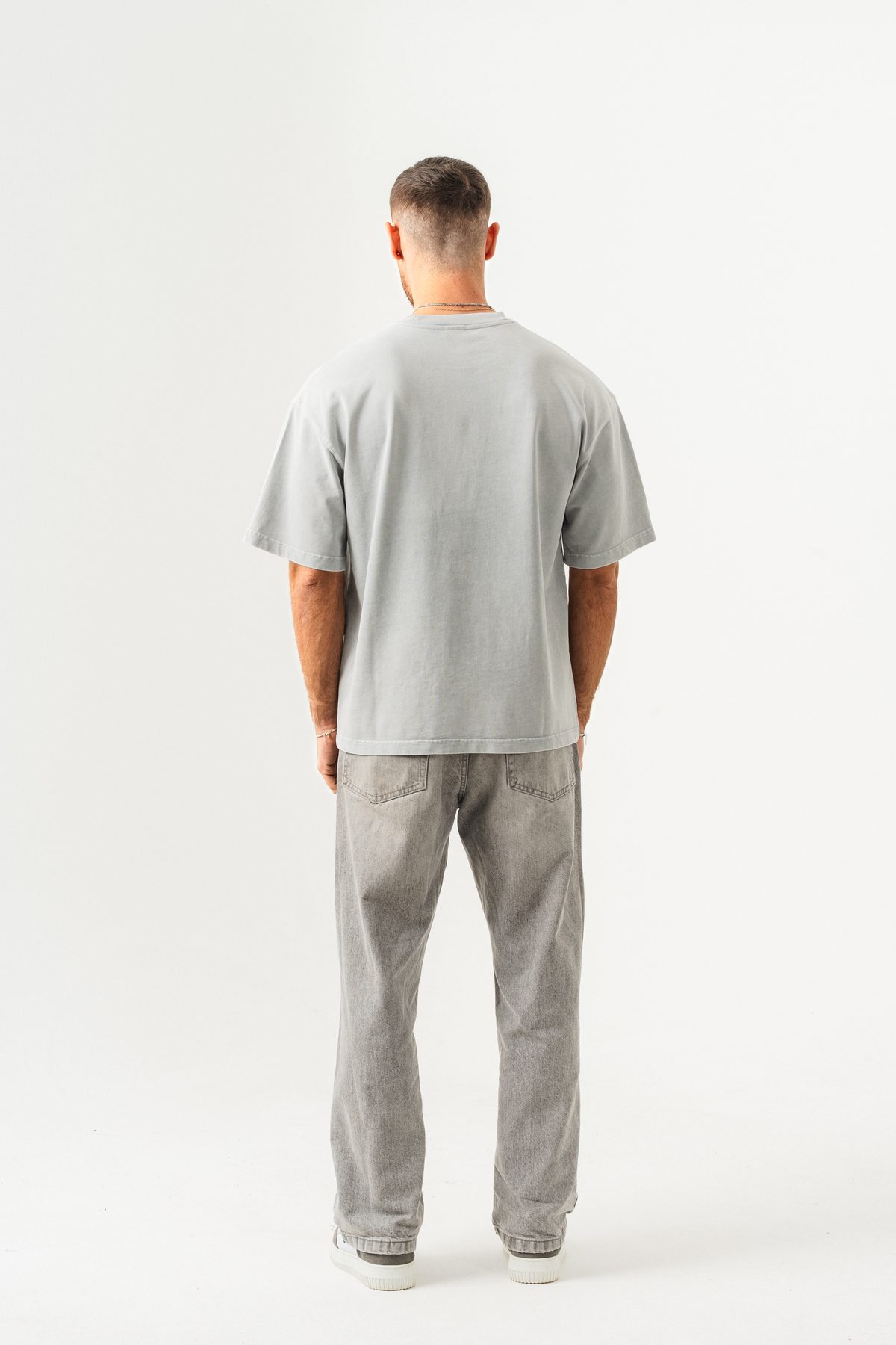 UNISEX CEPLİ-YIKAMALI OVERSİZE TİŞÖRT —  (5)
