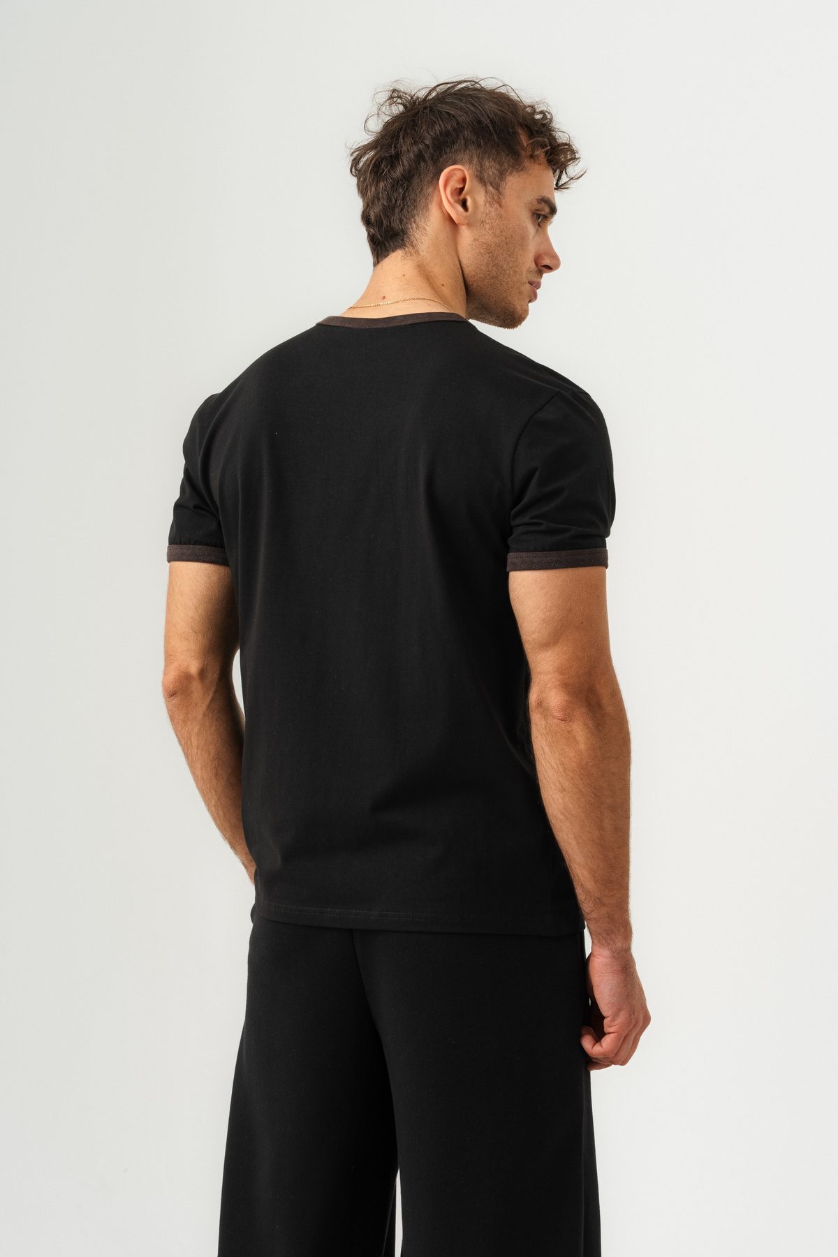 UNISEX YAKA KOL YIKAMA DETAYLI REGULAR FIT BASIC TİŞÖRT —  (4)