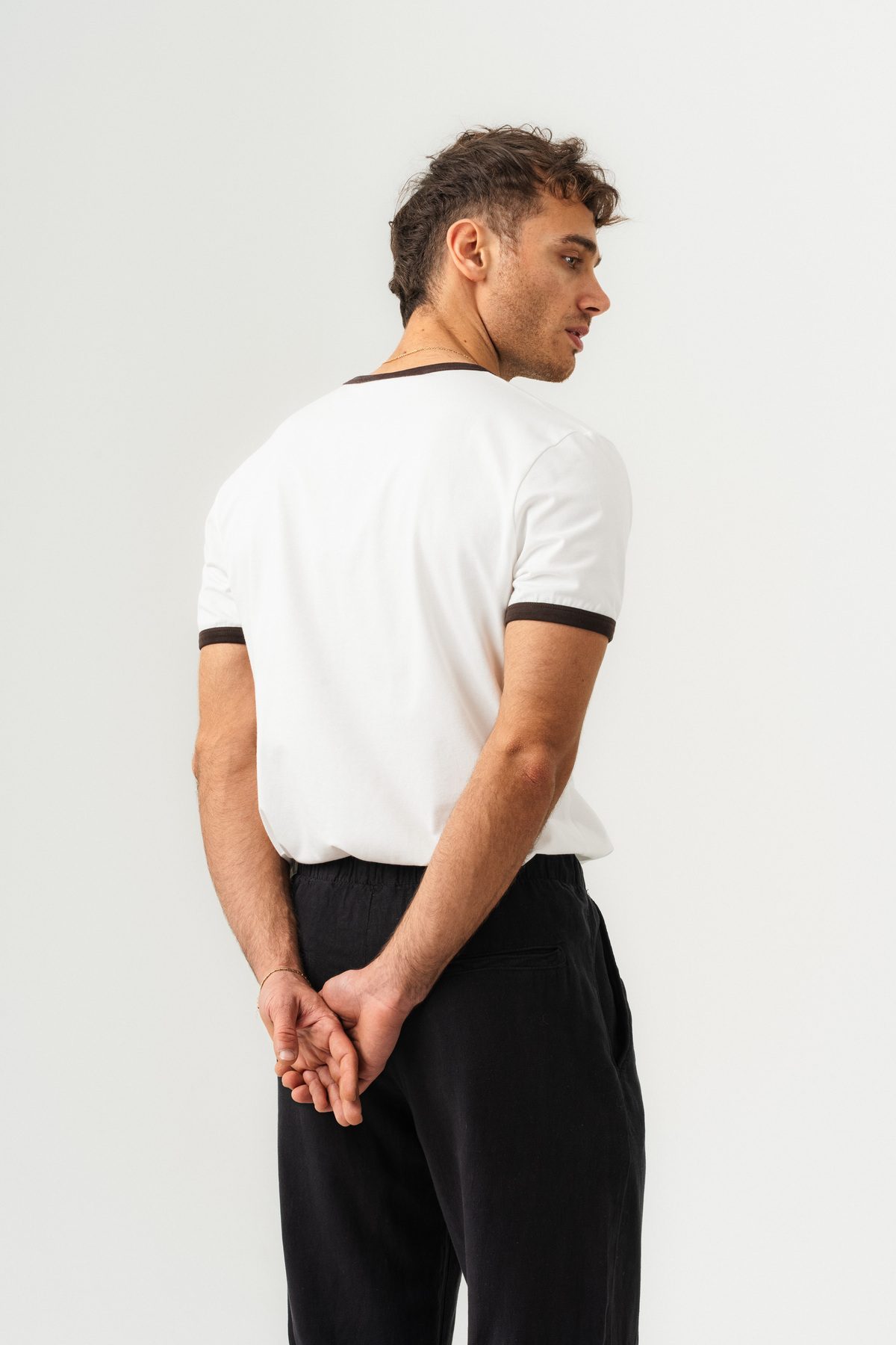 UNISEX YAKA KOL YIKAMA DETAYLI REGULAR FIT BASIC TİŞÖRT —  (2)