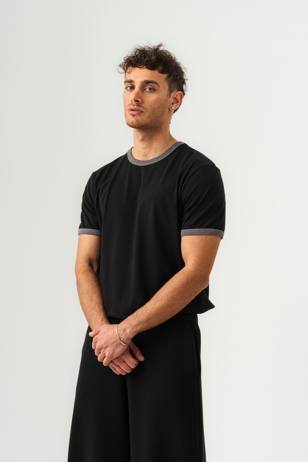 UNISEX YAKA KOL YIKAMA DETAYLI REGULAR FIT BASIC TİŞÖRT —  (1)