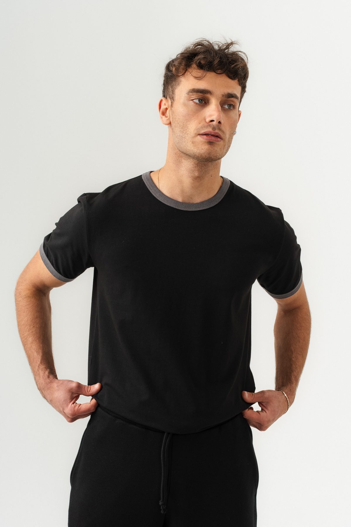 UNISEX YAKA KOL YIKAMA DETAYLI REGULAR FIT BASIC TİŞÖRT —  (5)