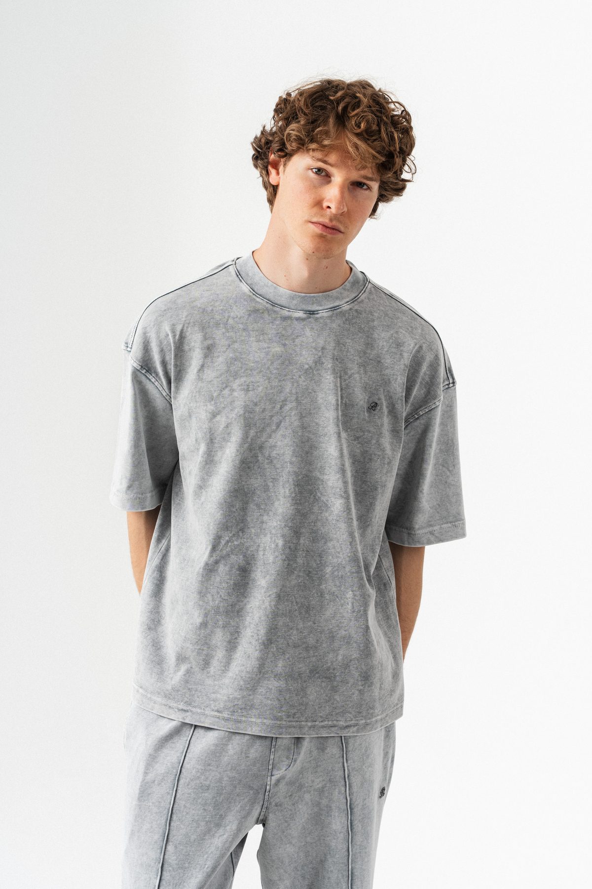 Erkek Efektli Oversize Kalıp T-shirt ve Pantolon Takımı — Gri (2)