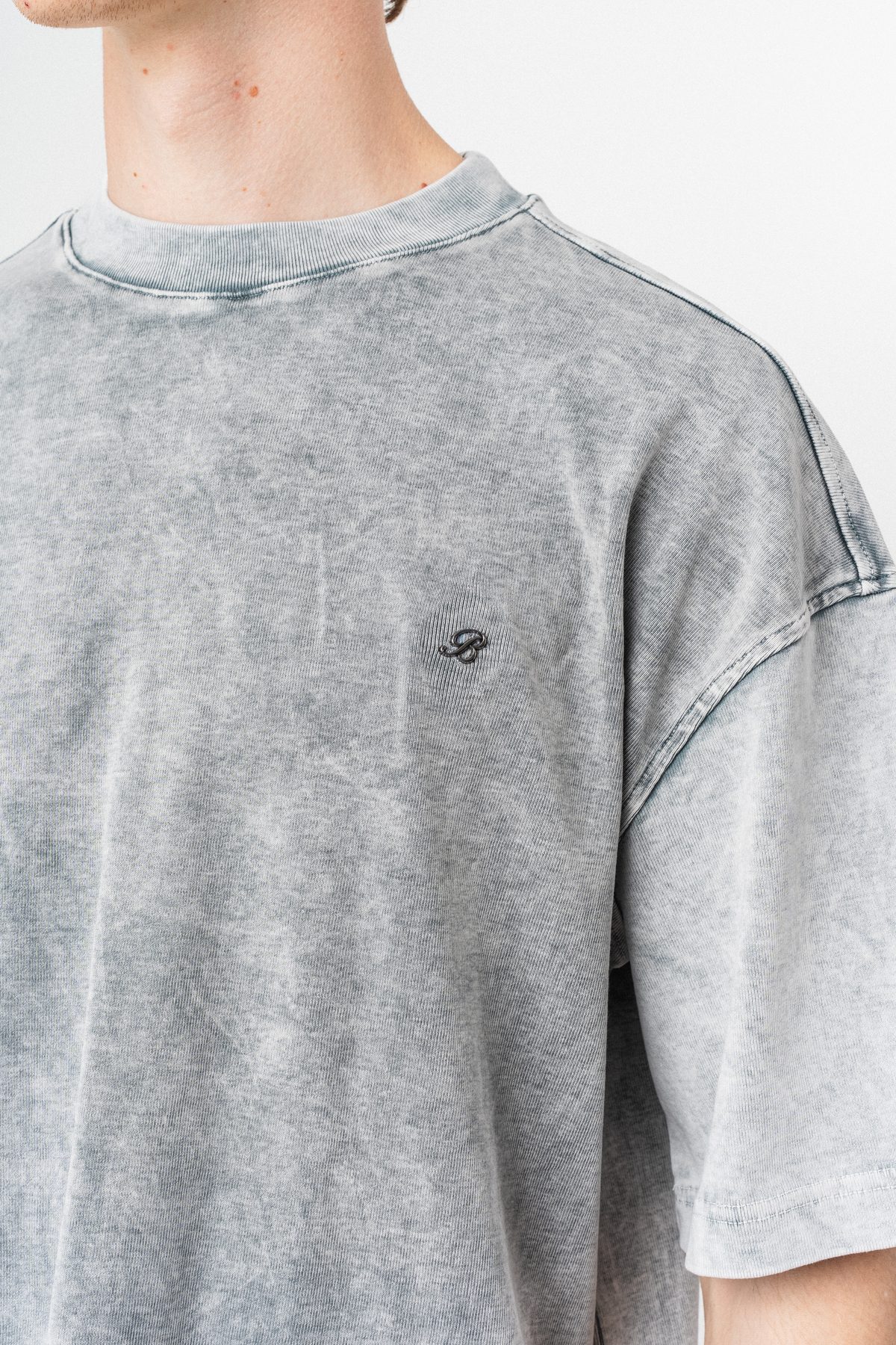 Erkek Efektli Oversize Kalıp T-shirt ve Pantolon Takımı — Gri (4)