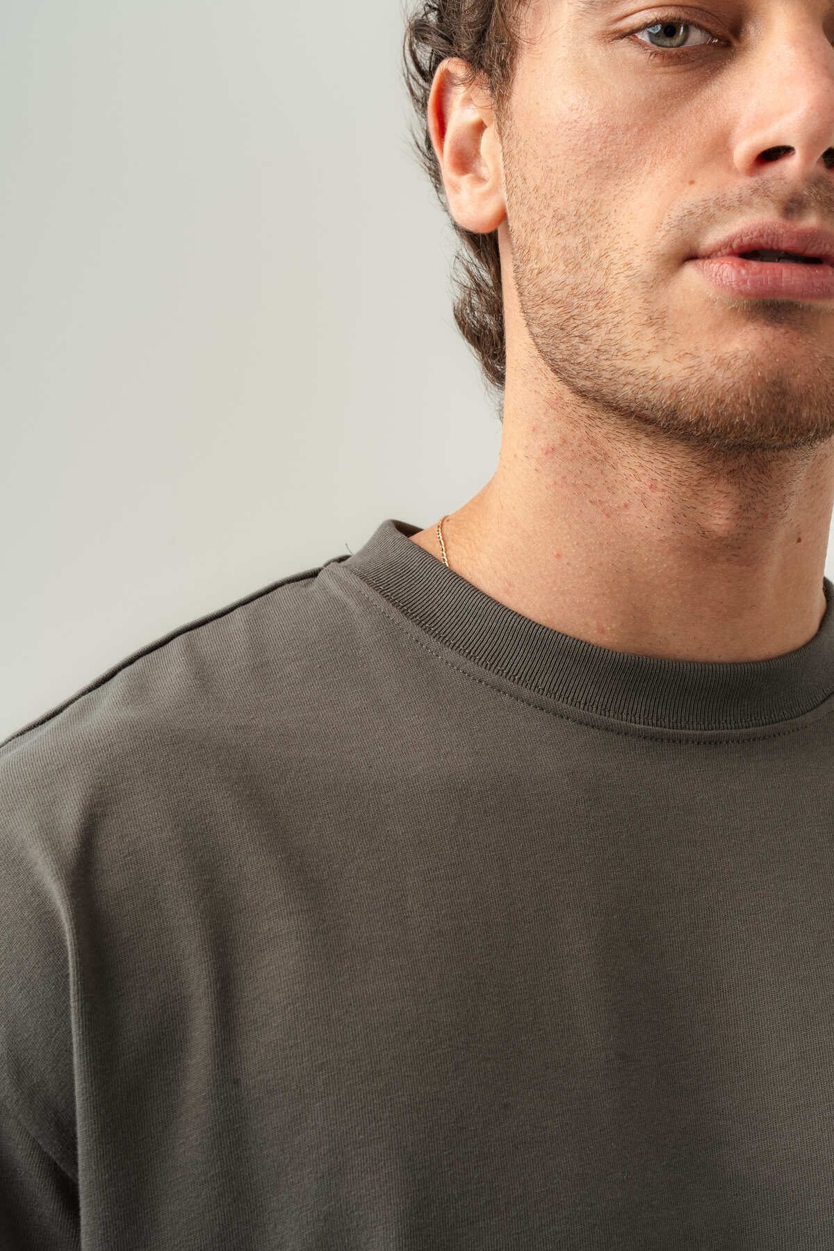 Erkek %100 Pamuk Oversize Kalıp Bisiklet Yaka Basic T-shirt — Haki (7)
