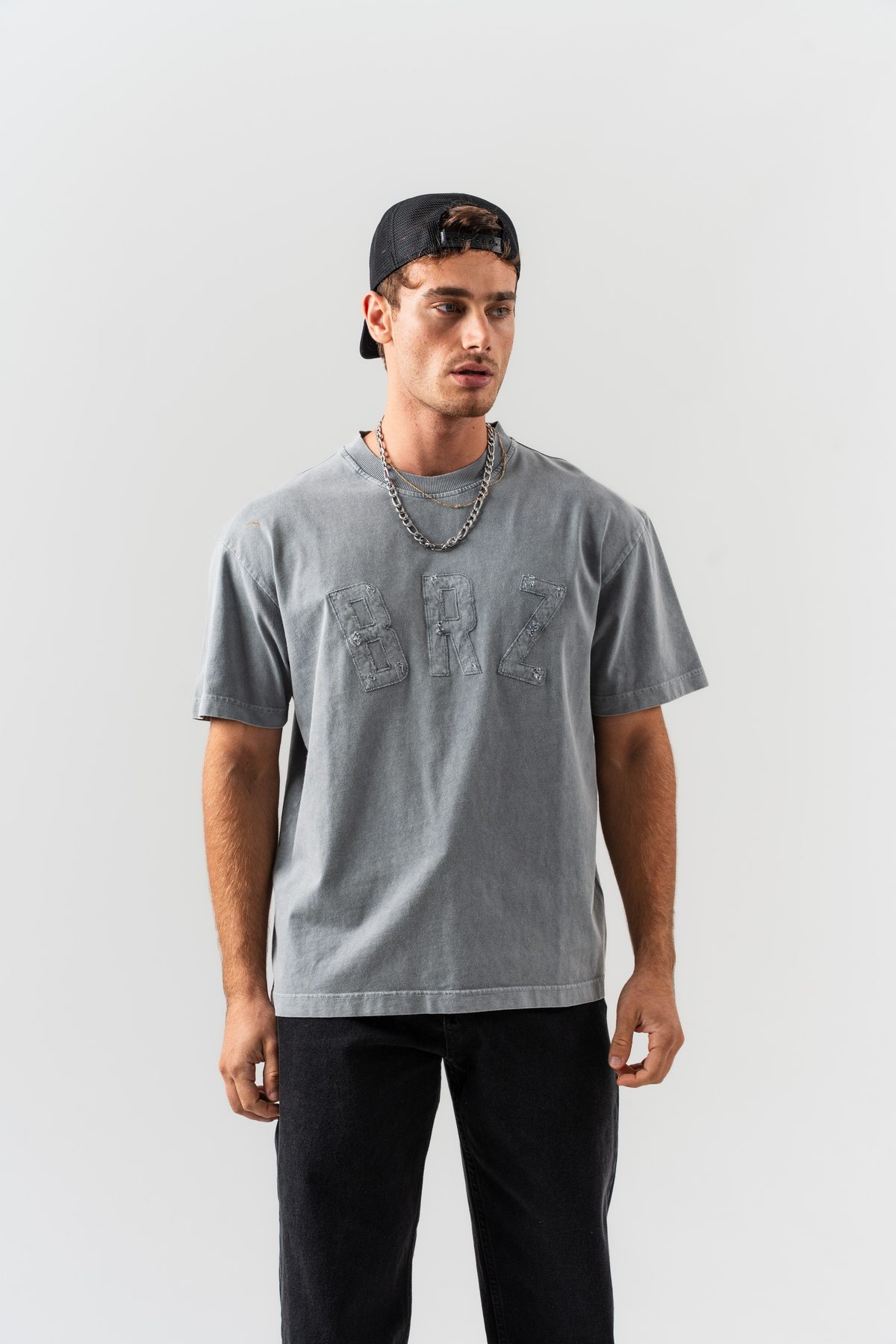 Erkek "BRZ" Aplike Nakışlı Yıkamalı Oversize Kalıp Bisiklet Yaka T-shirt — Gri (4)