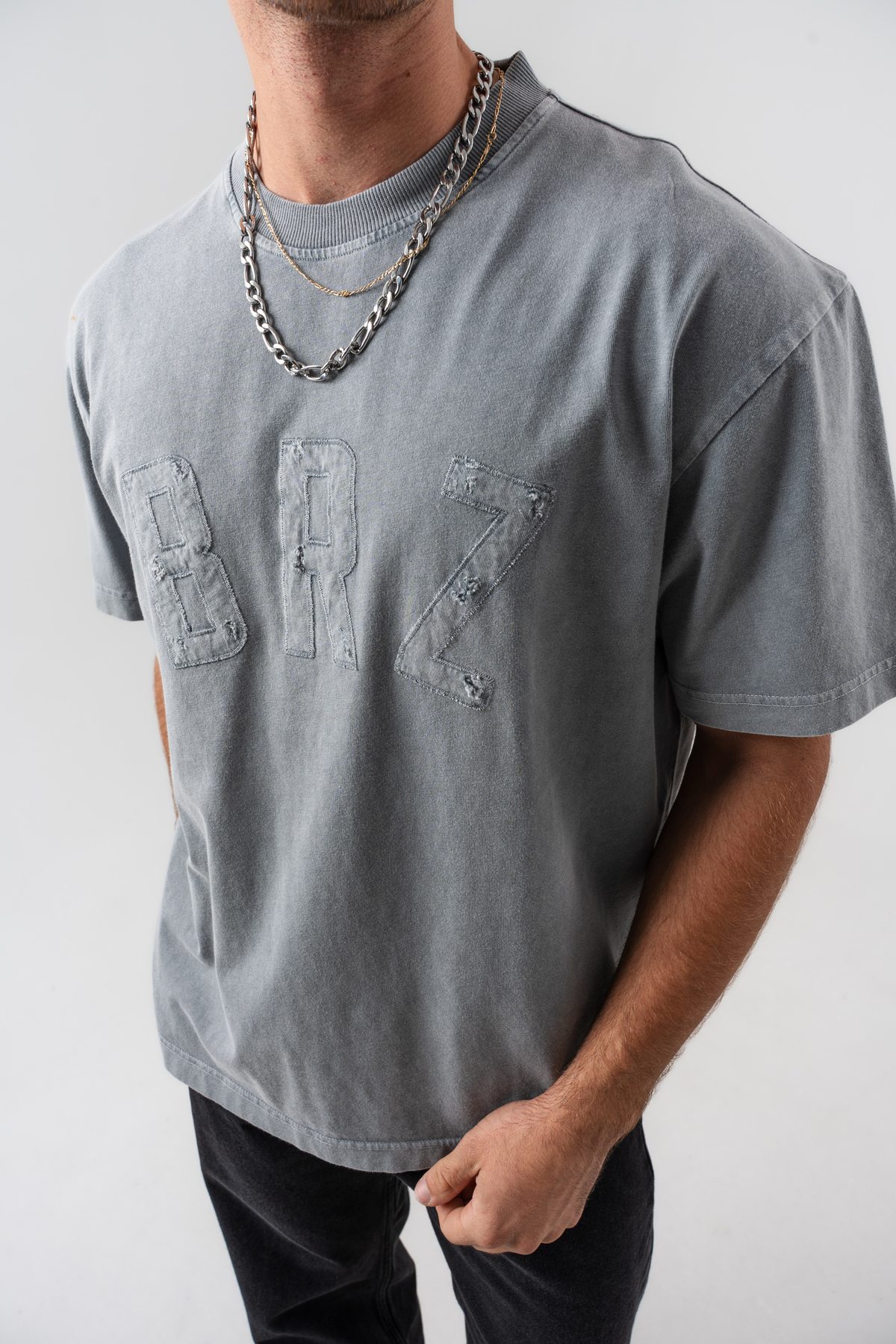Erkek "BRZ" Aplike Nakışlı Yıkamalı Oversize Kalıp Bisiklet Yaka T-shirt — Gri (6)