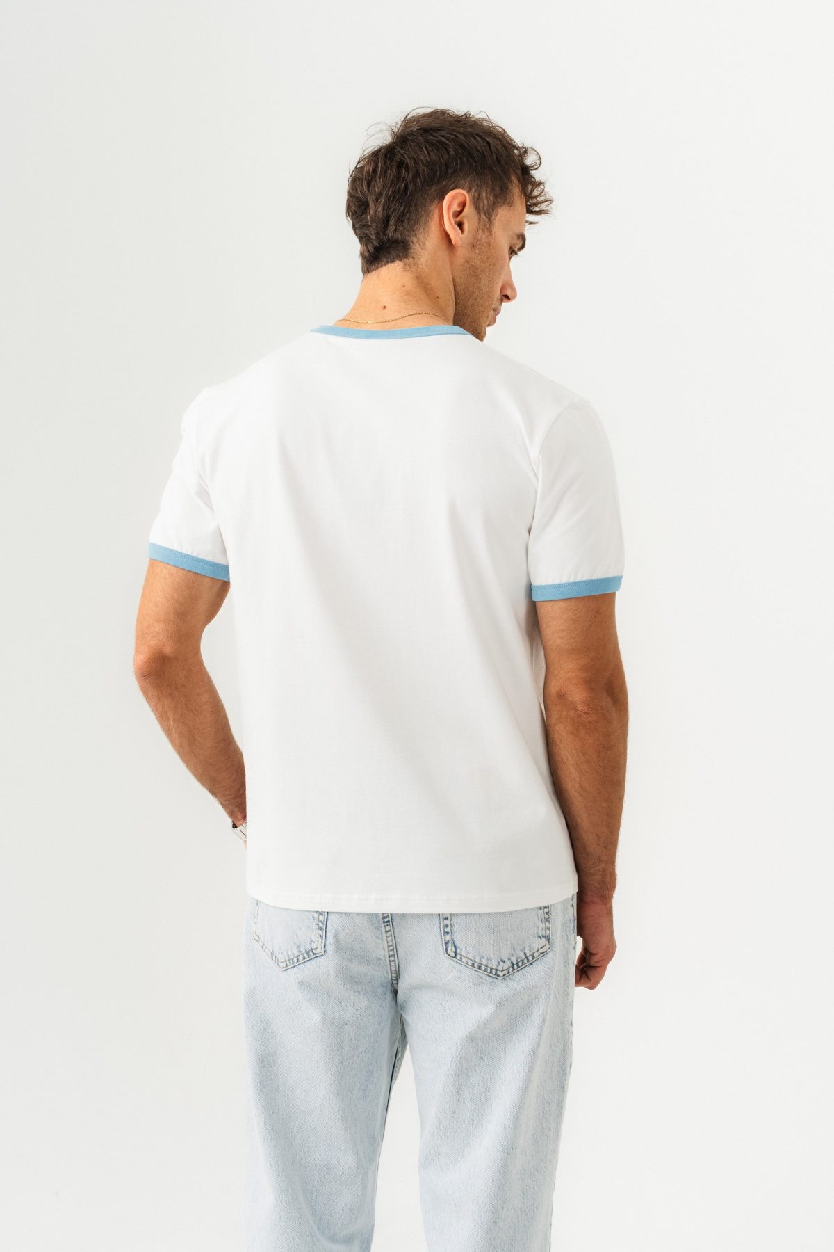 UNISEX YAKA KOL YIKAMA DETAYLI REGULAR FIT BASIC TİŞÖRT BEYAZ MAVİ —  (3)