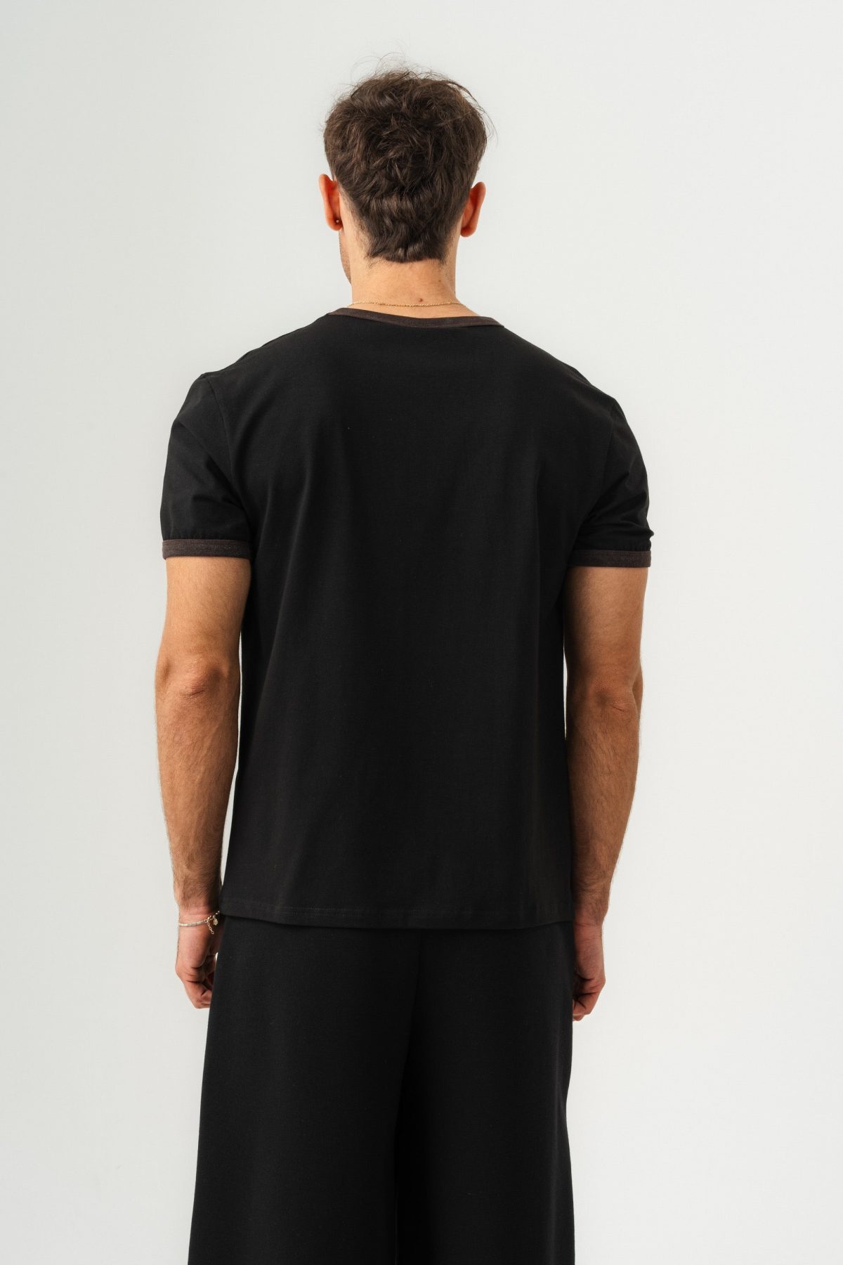 UNISEX YAKA KOL YIKAMA DETAYLI REGULAR FIT BASIC TİŞÖRT SİYAH-KAHVE —  (6)